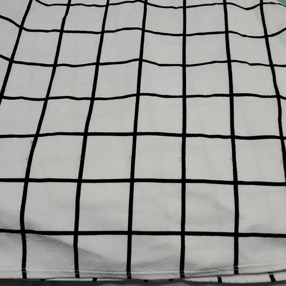 Black and Off White Sleeveless Tank Top - Picture 6 of 6